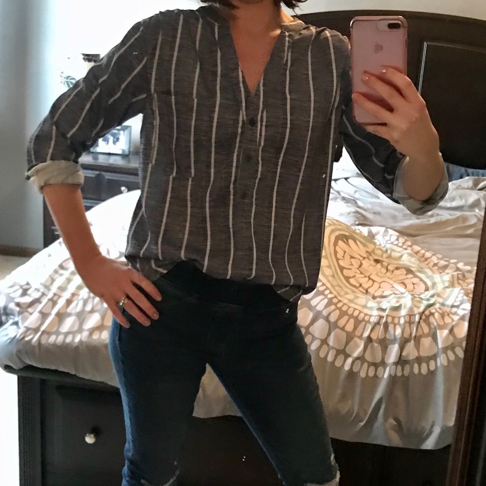 Striped V Neck - Picture 4 of 8